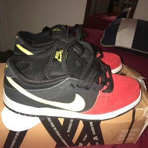 NIKE SB BEAVIS AND BUTTHEAD